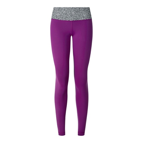 EUC Lululemon Wunder Under Pant (Reversible) in Black/Regal Plum/White